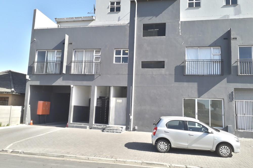 Large Studio apartment to Let at Amstel Terraces in Maitland