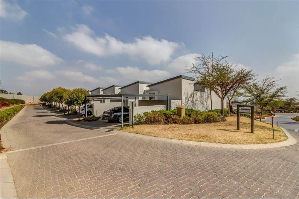 Beautiful 3 Bed 2 Bath house is for sale in Jackal Creek Golf Estate