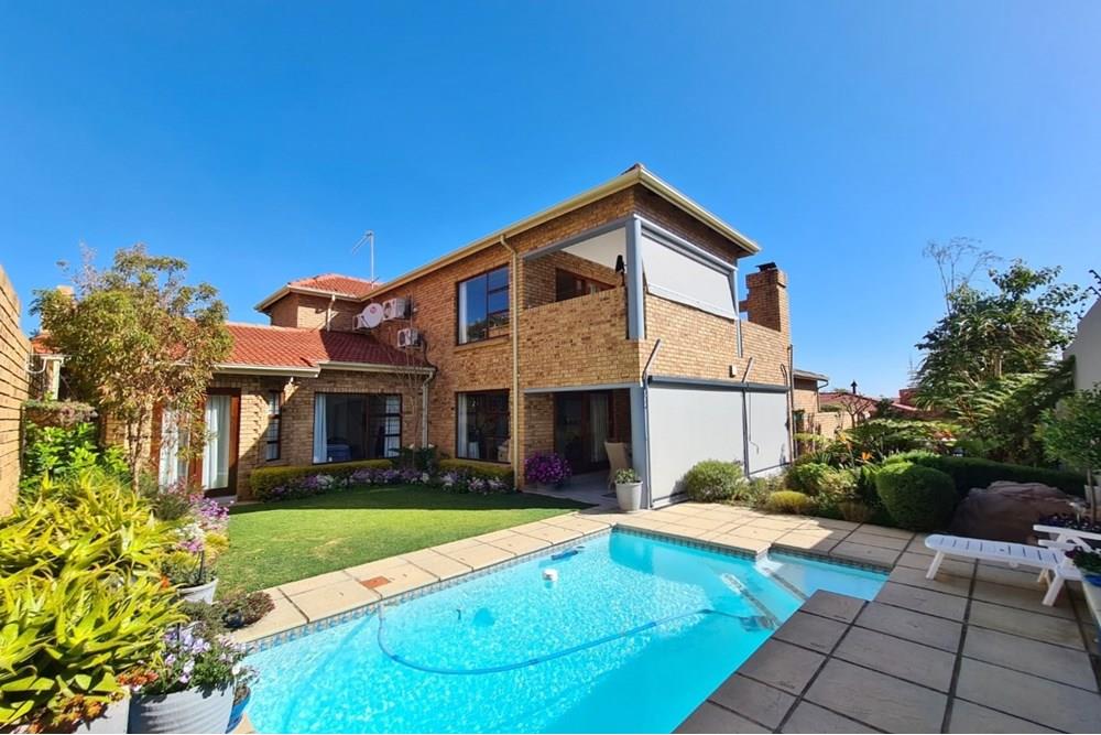 Exquisite 4 bedroom, 3 bathroom cluster home for sale in Boskruin