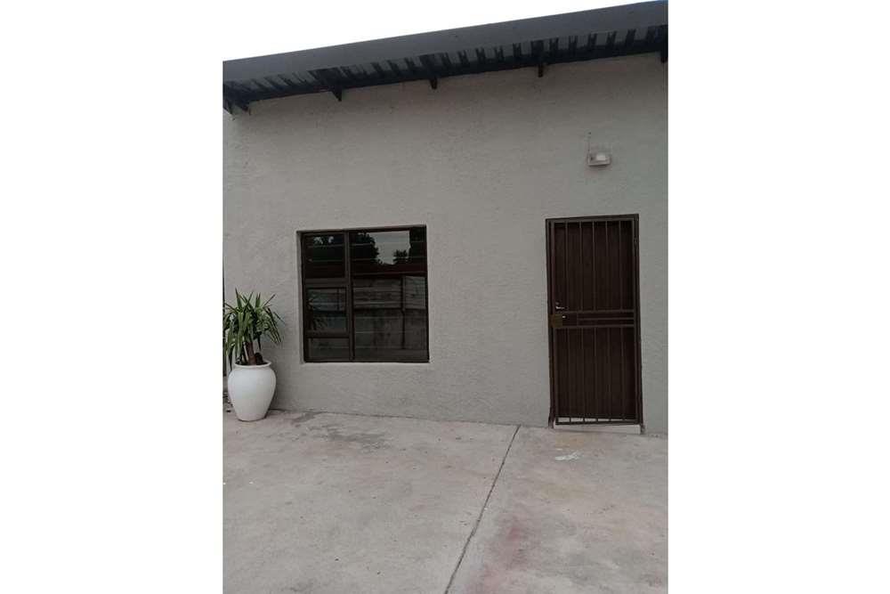 Cottage to rent in Bonaero Park