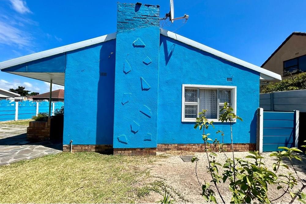 Stunning 3Bedroom House For Sale In Elsies River