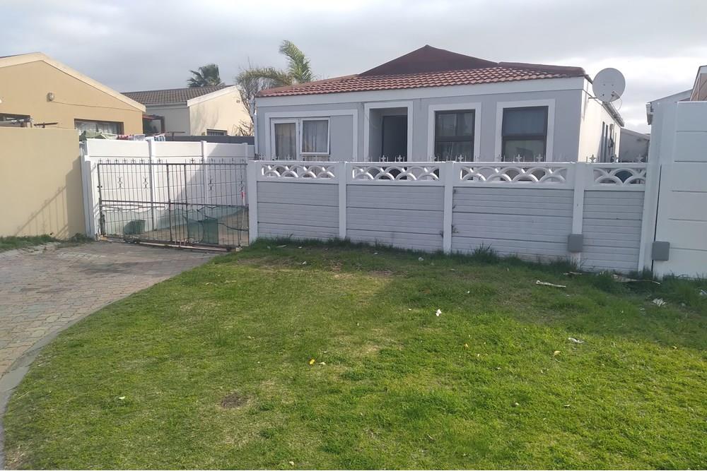 4 Bedroom House for Sale in Summer Greens for R1350 000