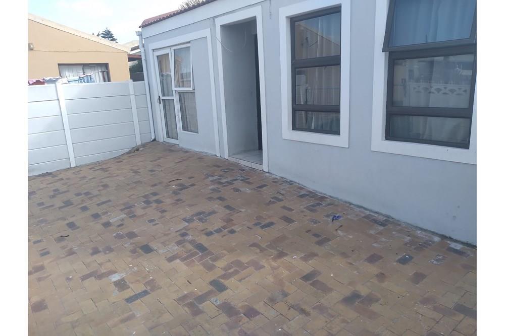 4 Bedroom House for Sale in Summer Greens for R1350 000