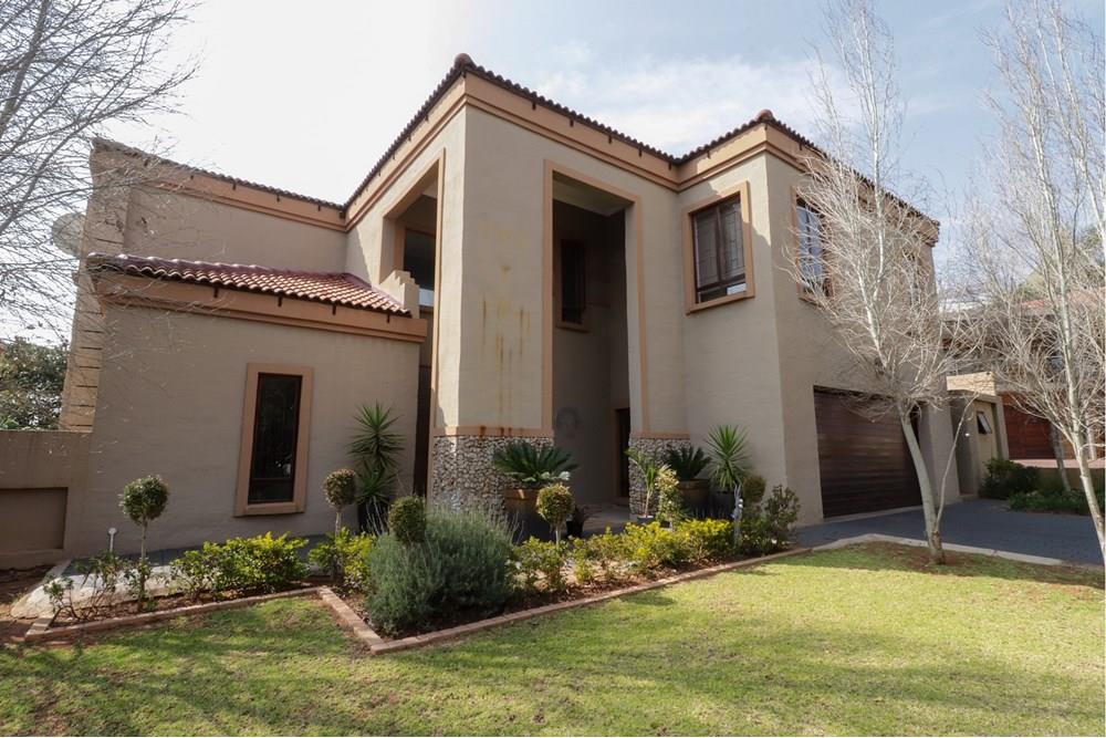 The most beautiful and unique house l 4 bed 4 bath all ensuite in a