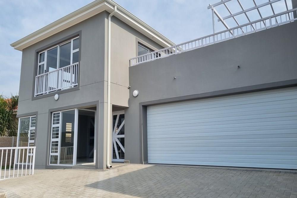Beautiful Newly build Modern Duet in Island View, Mossel Bay