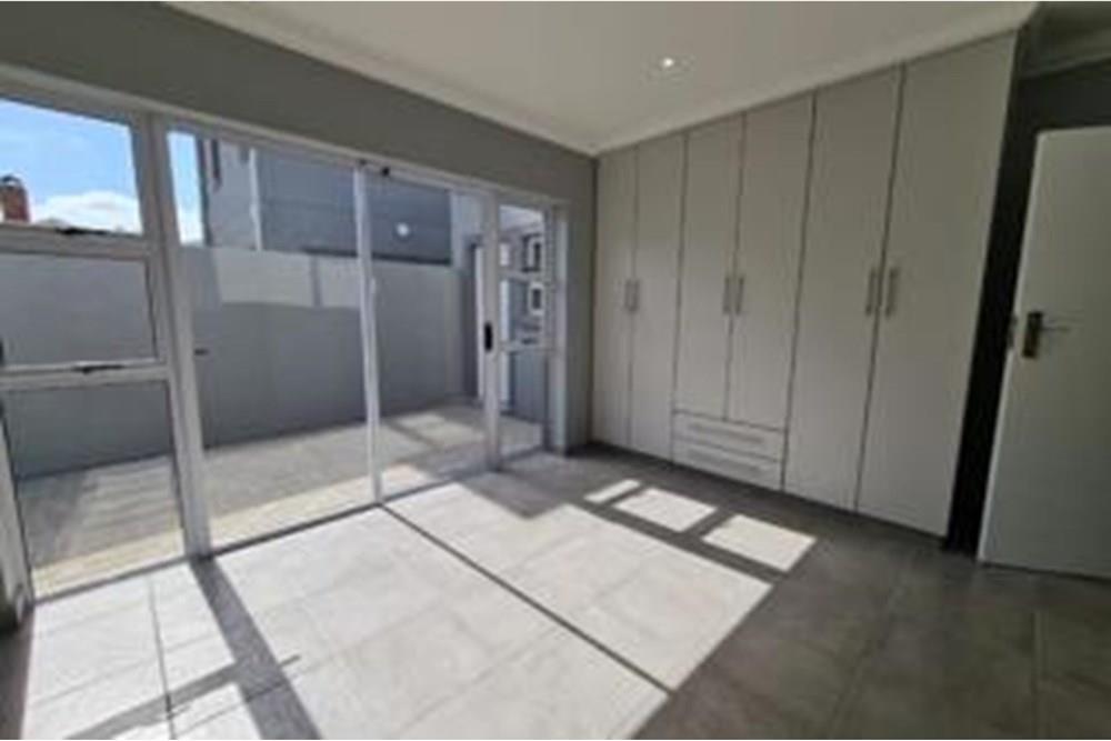 Beautiful Newly build Modern Duet in Island View, Mossel Bay