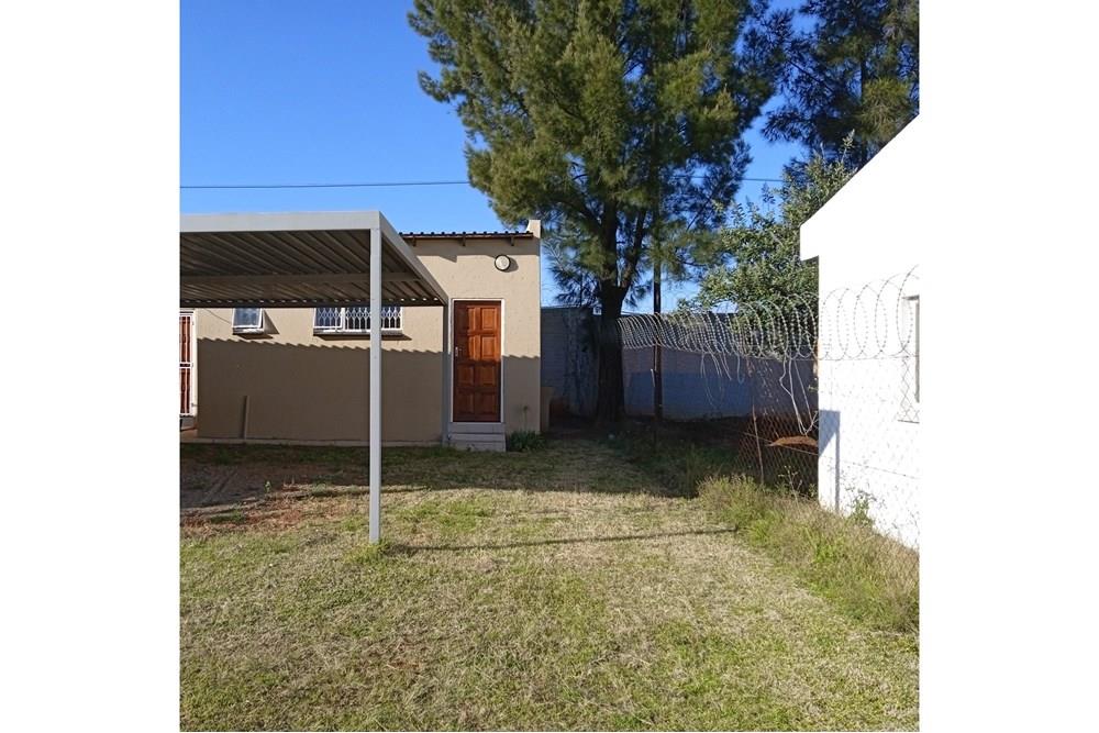 Bachelor flat to rent in Mnandi.