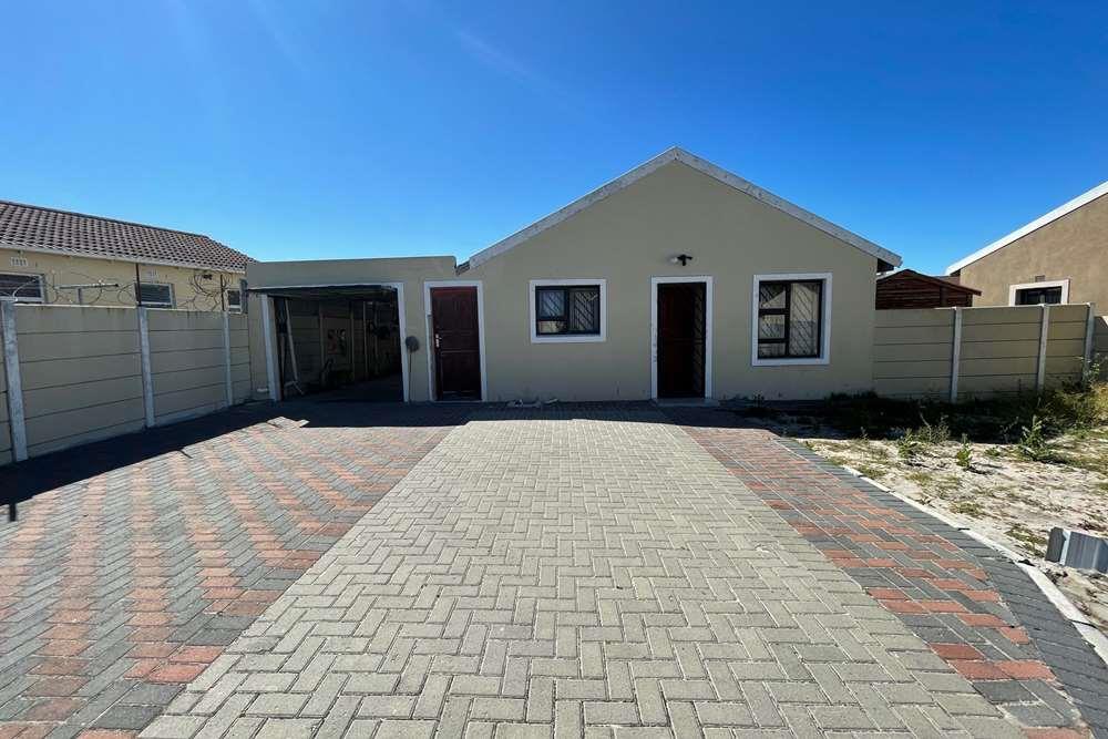 Immaculate 3 Bedroom Family Home!