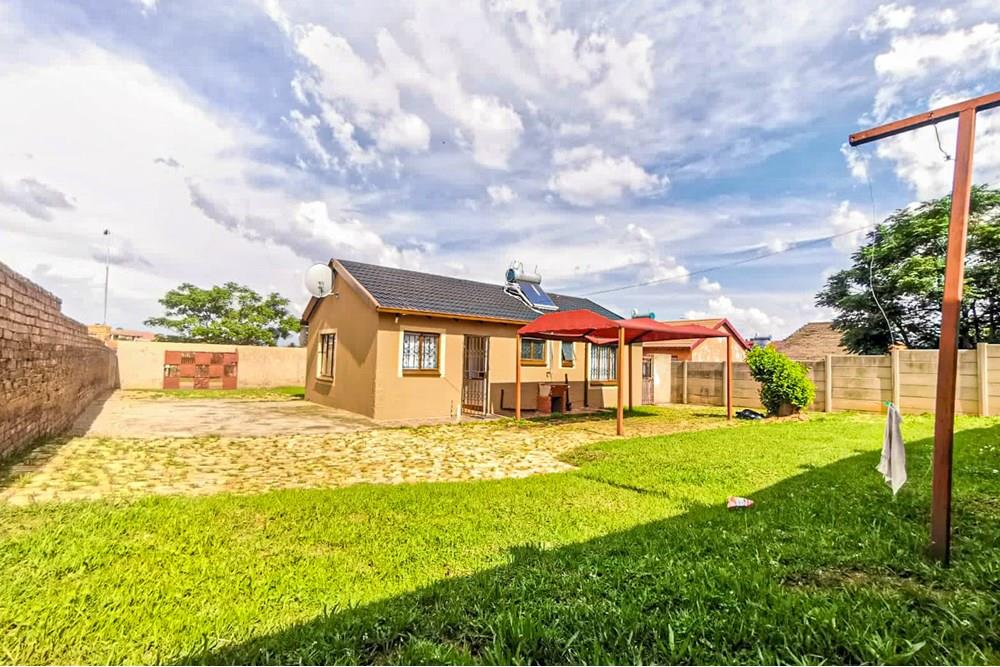 House on Huge Yard for sale in Lenasia South Ext 4.