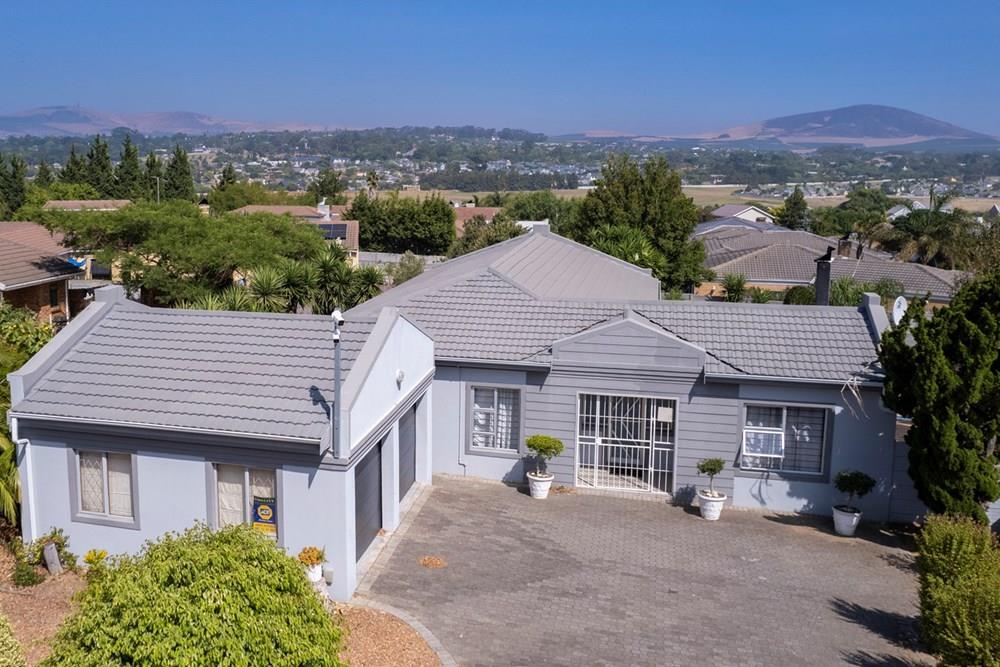 3 Bedroom, 2 Bathroom with Double Garage in Durbanville