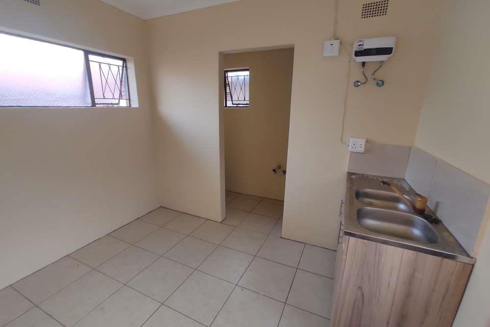 1 Bed Bachelor for rental in Bonaero Park