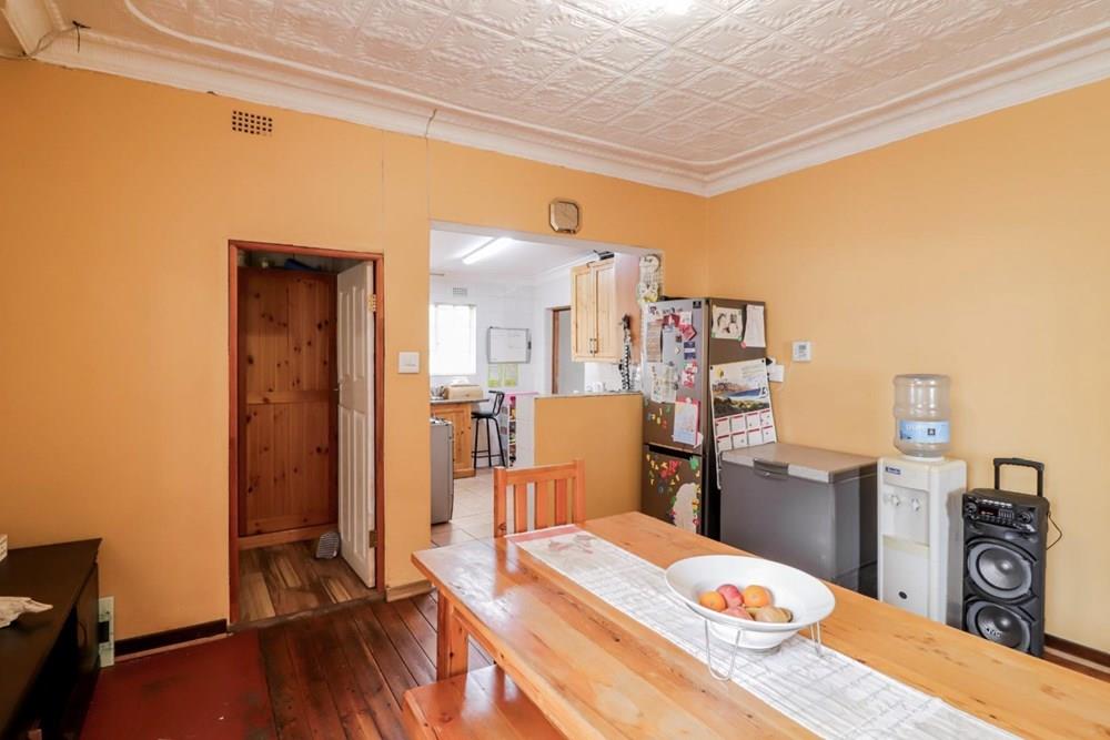 Hurst Hill Home 3 Bedroom 1 Bathroom 1 Garage and Parking area