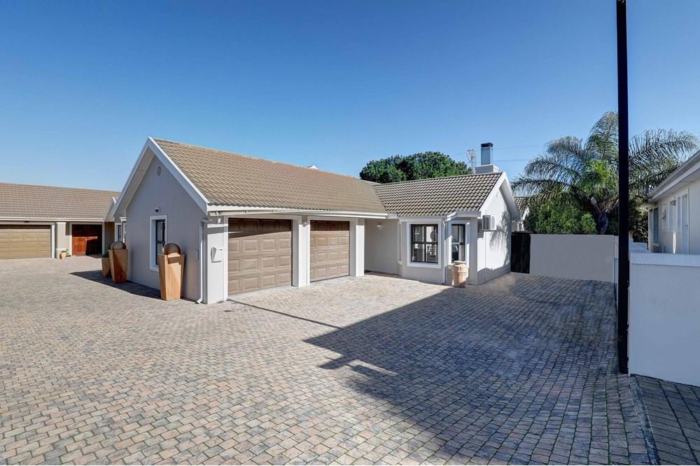 Secure Living , with 24 hr Security , in stunning Zevenzicht Estate