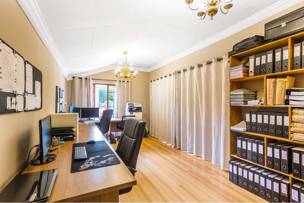 4 Bedroom House Selling in Menlo Park