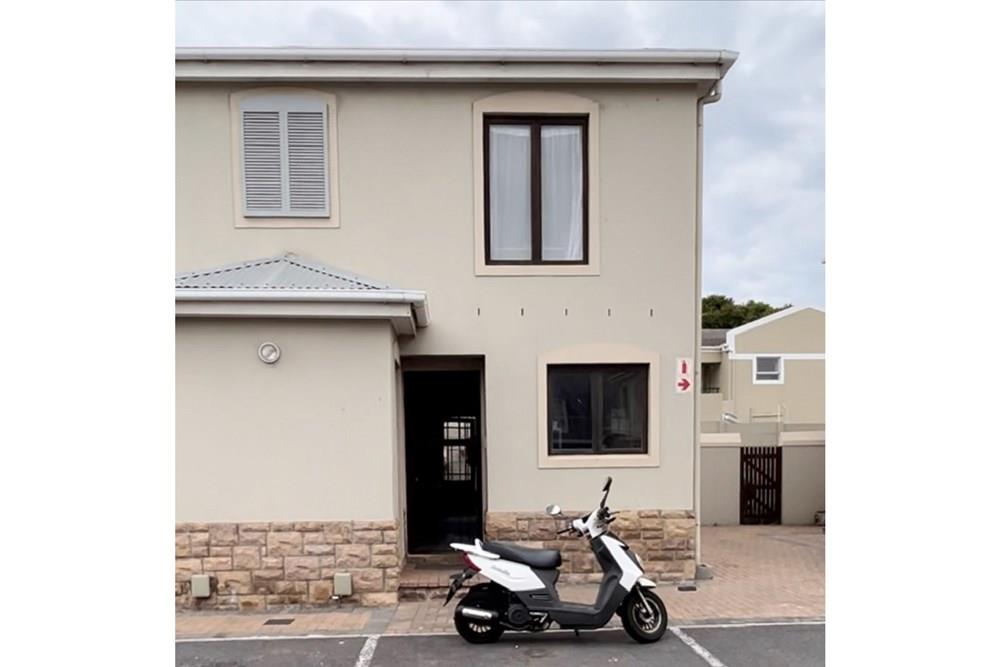 Super 2 bedroom duplex Sectional Title Townhouse in Table View