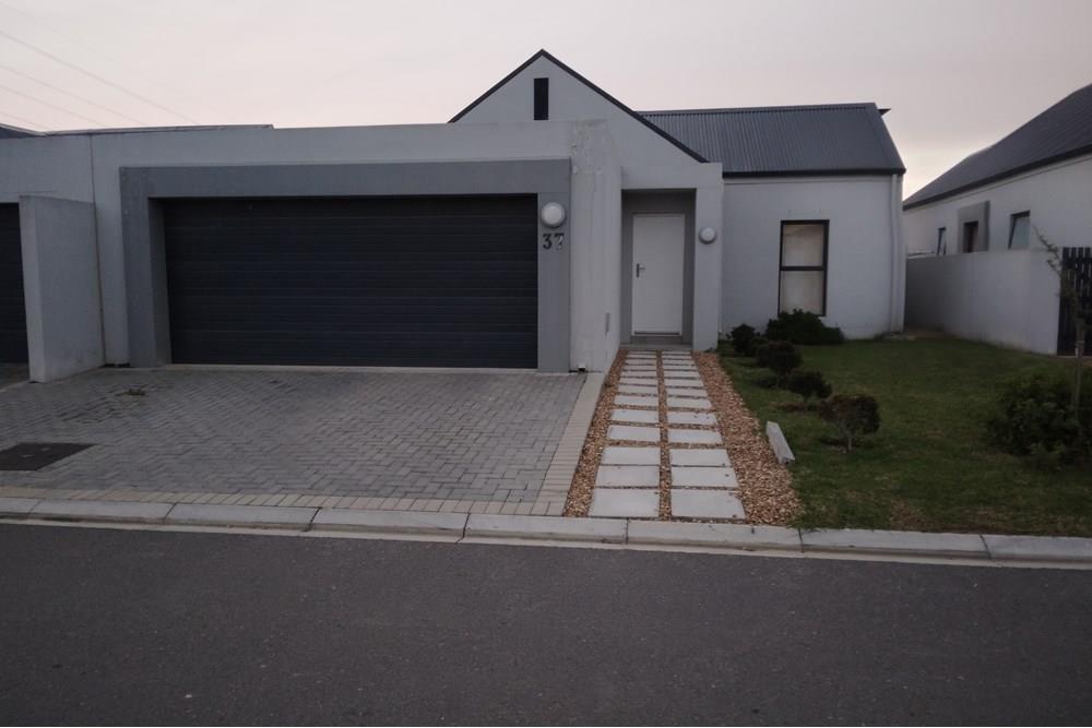 3 Bedroom House for Sale in Aan De Wijnlanden Lifestyle Estate