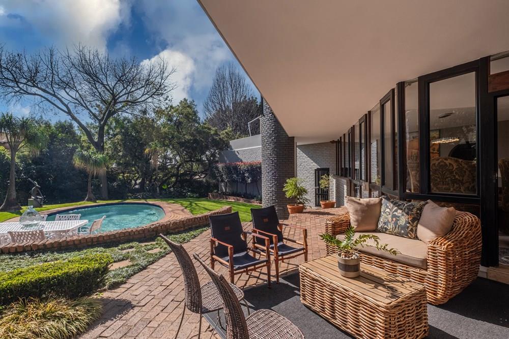 Conoisseur Family Home in Waterkloof Ridge!