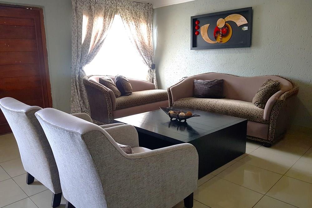 FAMILY HOME FOR SALE IN GOLDEN ACRES ESTATE, TZANEEN