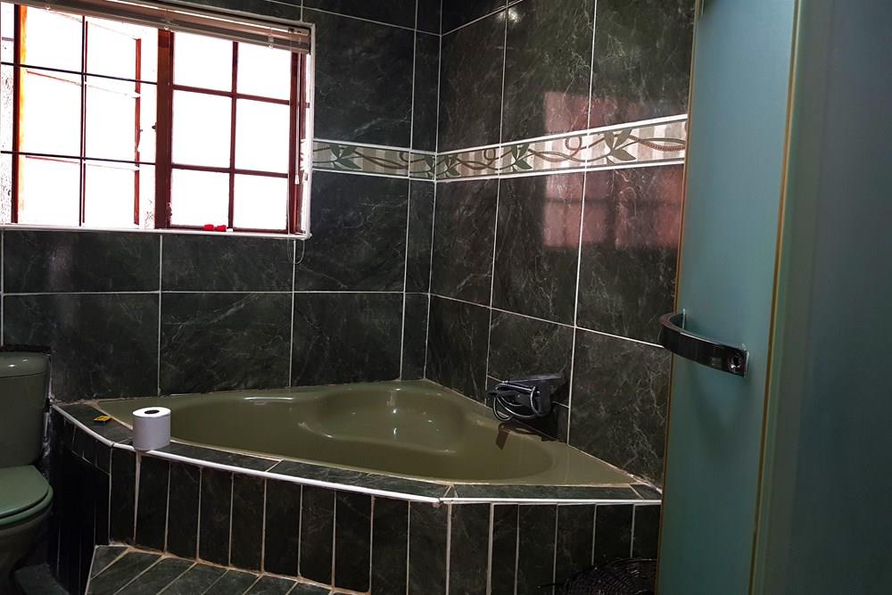 FAMILY HOME FOR SALE IN GOLDEN ACRES ESTATE, TZANEEN