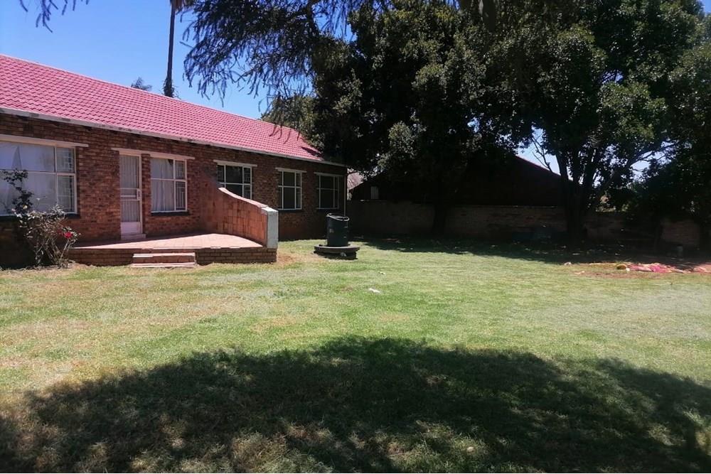 3 Bedrooms House to rent in Norkem Park