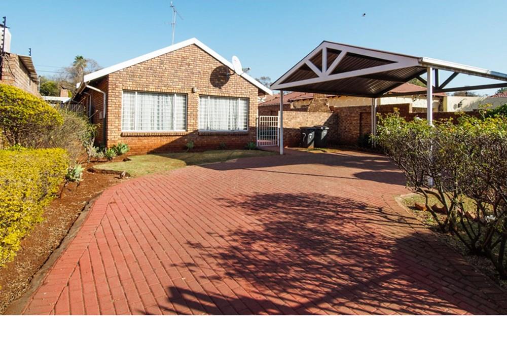 Threebedroom house in Lyttelton Manor, Centurion.