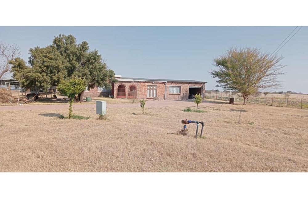 4 bedroom Farm For Sale In Radium Bela Bela For farming