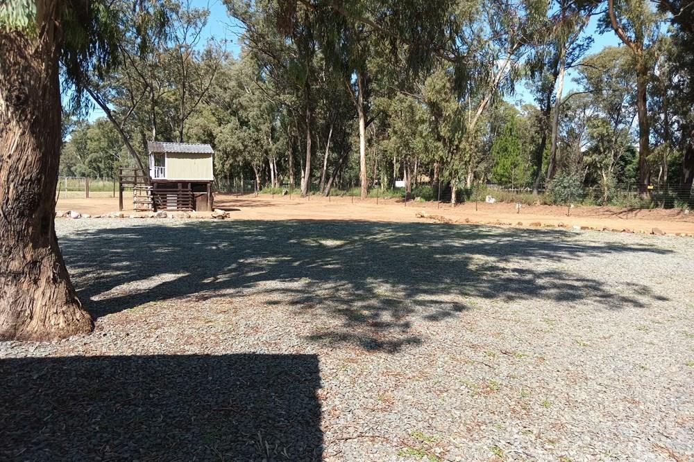 2 Hectare Family Farm with 3 Houses, 5 Garages, Pool and Lapa for Sale