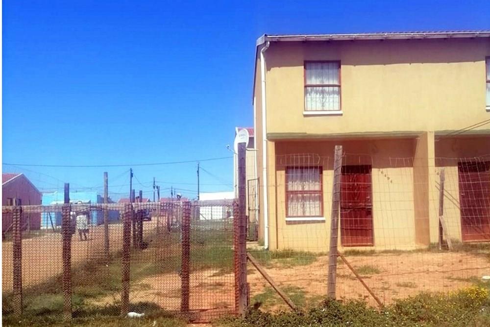 MOTHERWELL NU29 2 HOUSES FOR THE PRICE OF ONE!