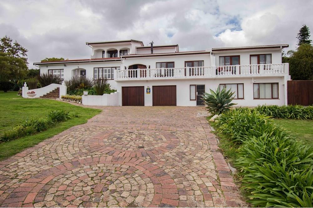 Big property in Helena Heights with Magnificence views and an