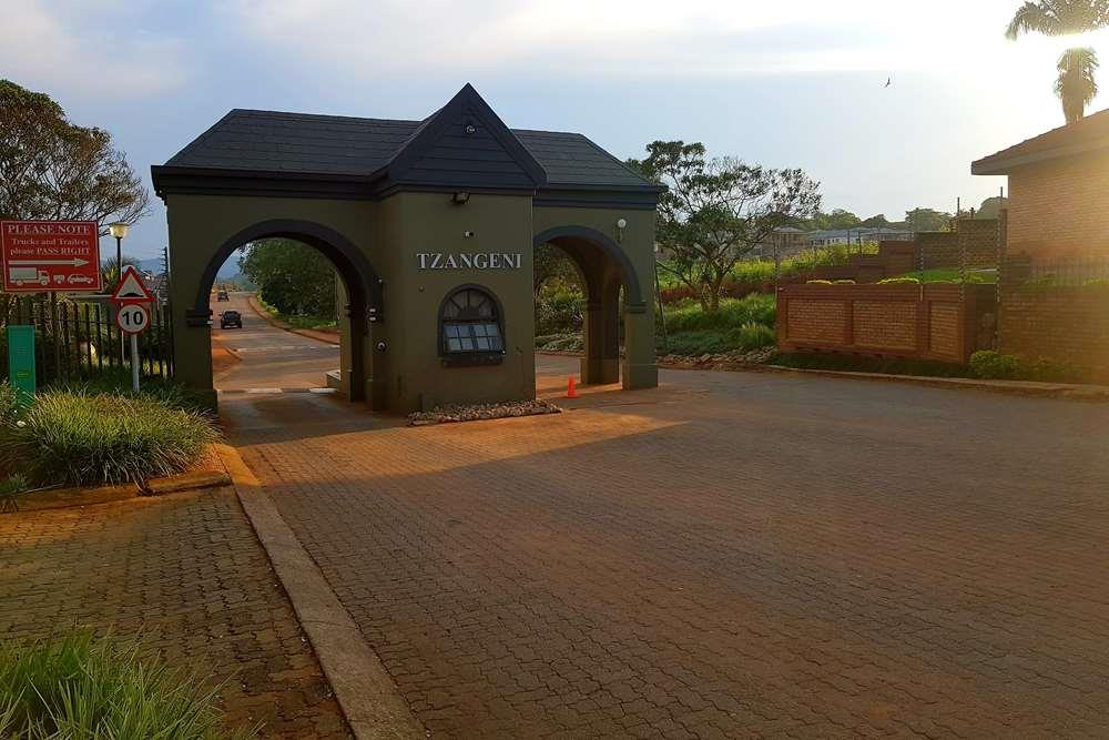 Lovely stand for sale in Tzangeni