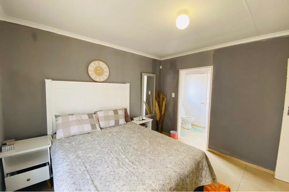 Rosslyn Garden’s 3 Bedroom Home