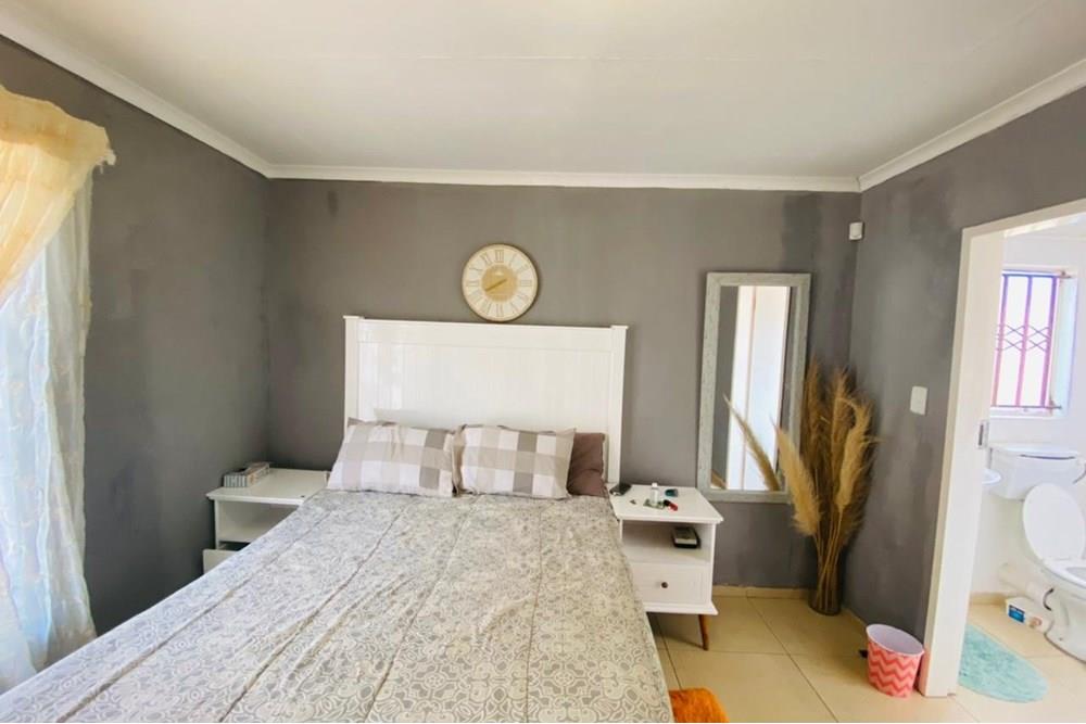 Rosslyn Garden’s 3 Bedroom Home