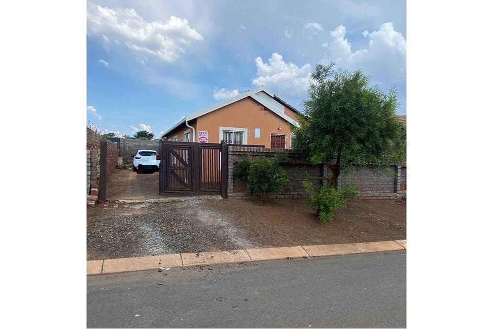 Rosslyn Garden’s 3 Bedroom Home