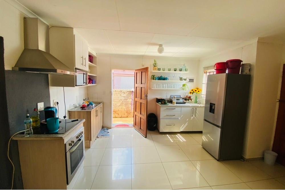 Rosslyn Garden’s 3 Bedroom Home