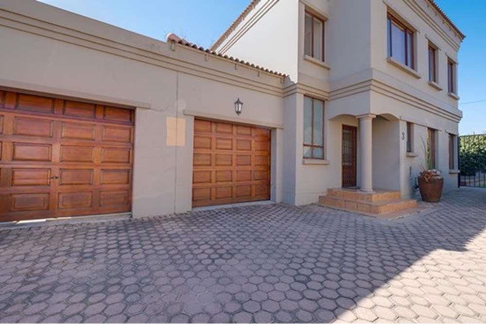 Secure Complex Close To Cresta and Surrounds