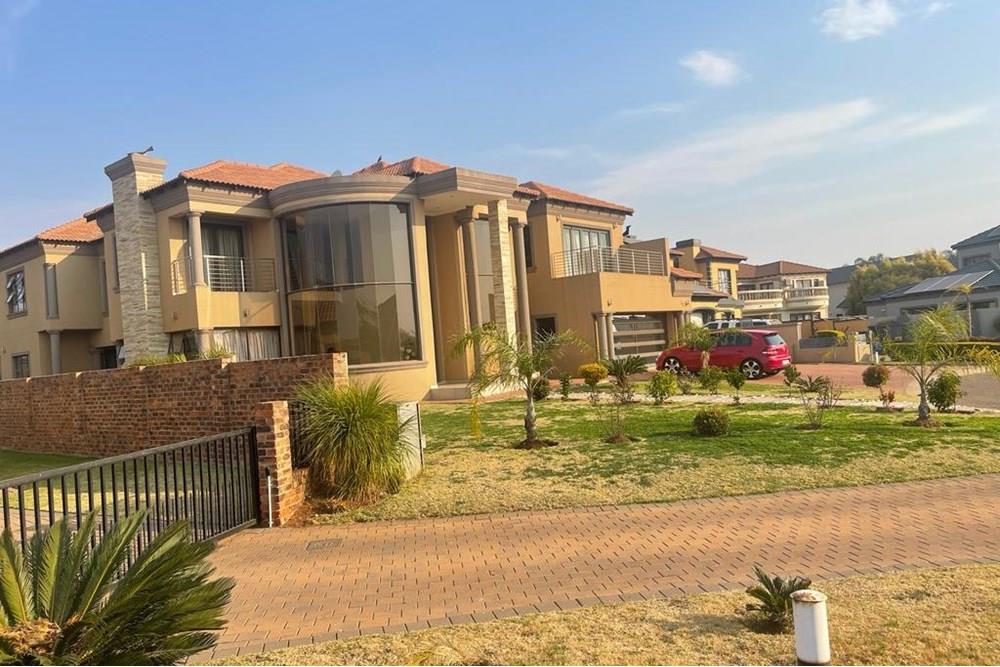 7 Bedroom Home To Rent in Stone Ridge Country Estate