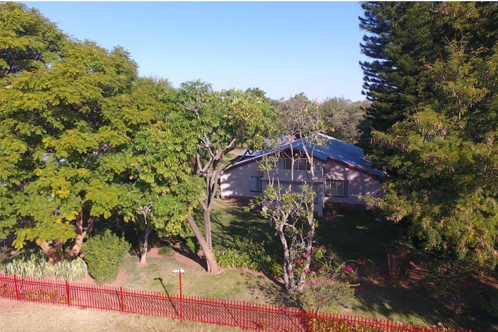 Farm 21.4 hectare near Modimolle in Limpopo - spectacular mountain views.