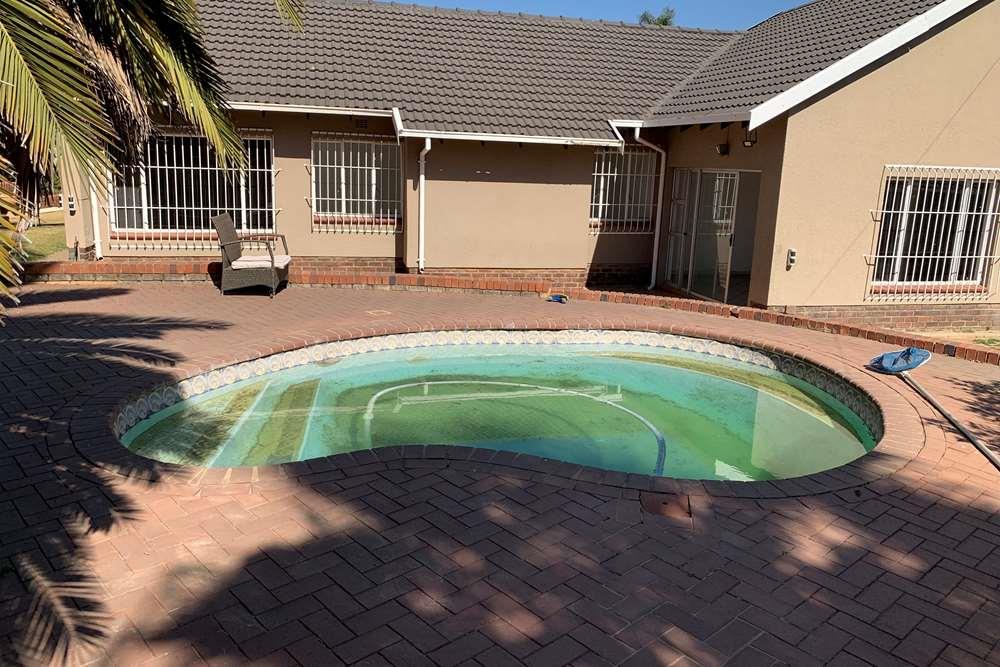 Neat as a pin! Exquisite stand alone family home. Entertainers dream