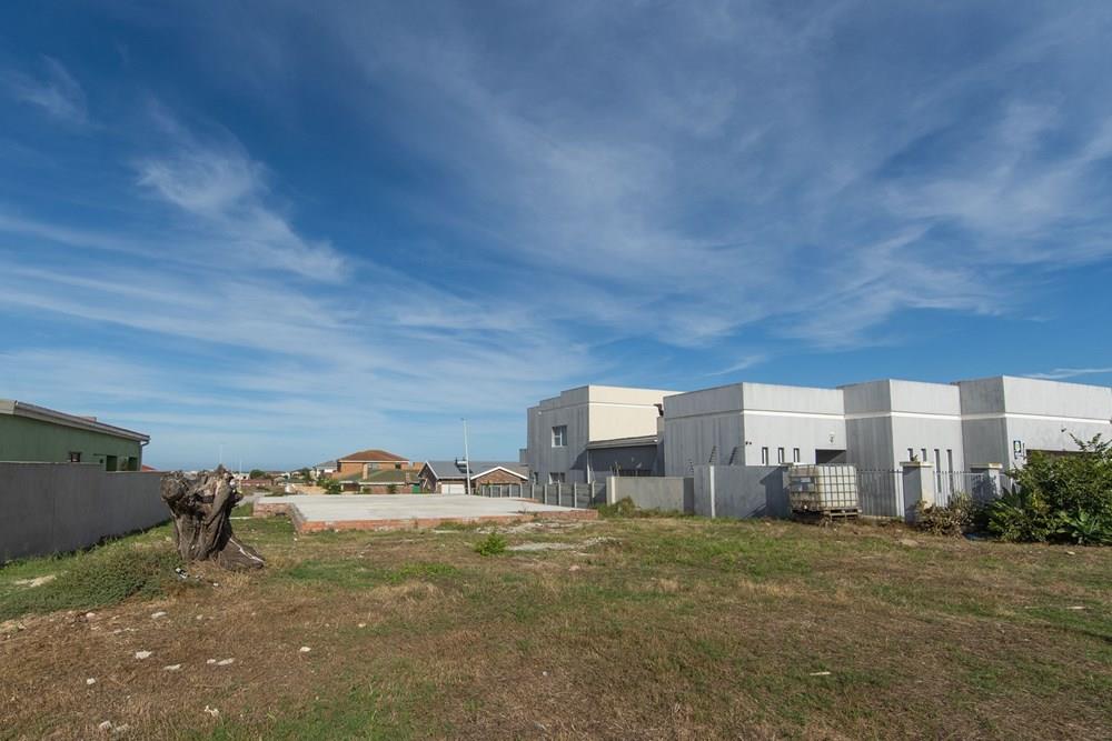 Create your owm Dream Home! Bluewater Bay Plot FOR SALE!