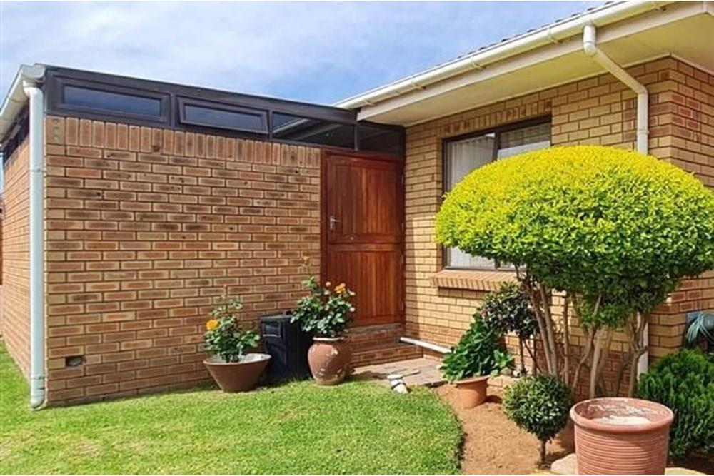 3 Bedroom Townhouse For Sale Aura A'esta