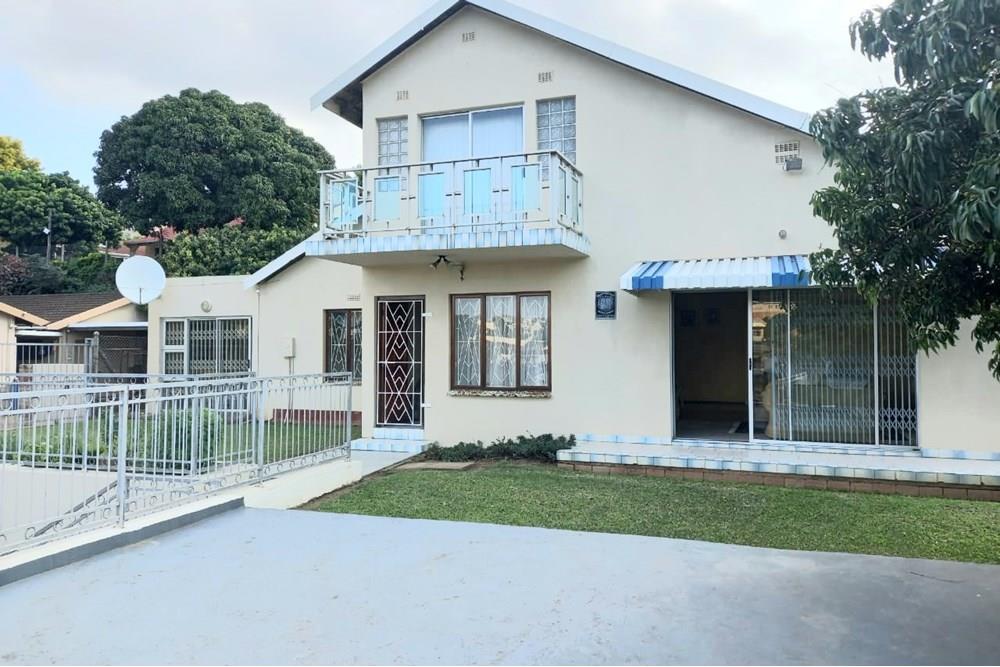 A Spectacular 5 Bedroom House with Double Garage for Sale in Brindhaven, Verulam