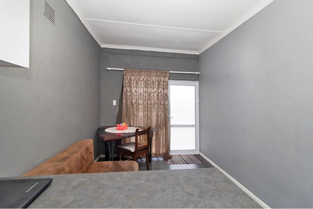 Perfect 4 Bedroom home with 2 bedroom flat for the extended family in