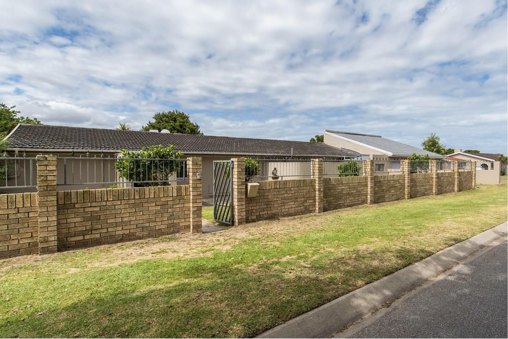 Beautiful Lorraine Family Home for Sale!