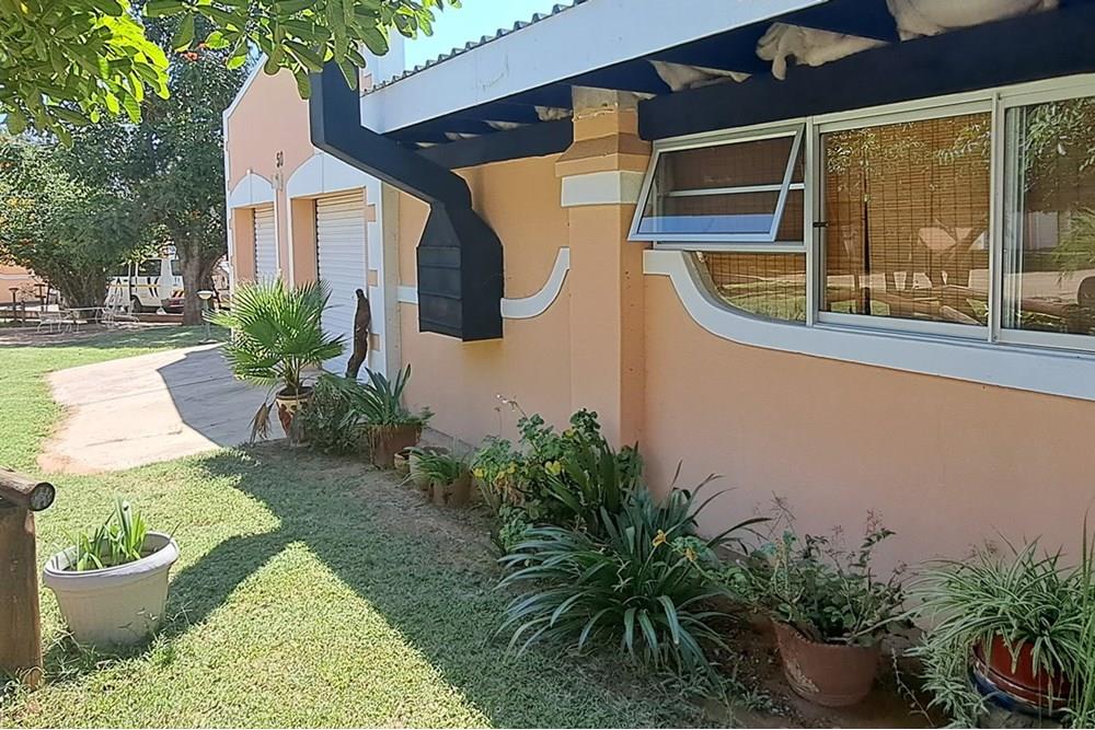 STUNNING HOME FOR SALE IN SECURITY COMPLEX