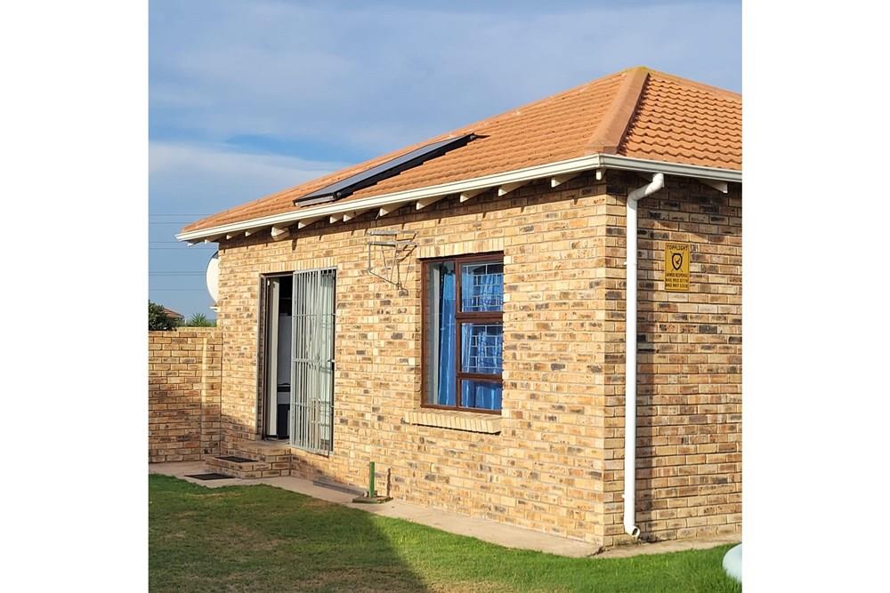 2 bedroom townhouse for sale in Despatch/ Eastern cape