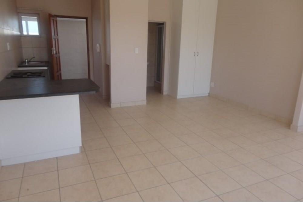 Up market bachelor apartment in Goodwood Complex Virage