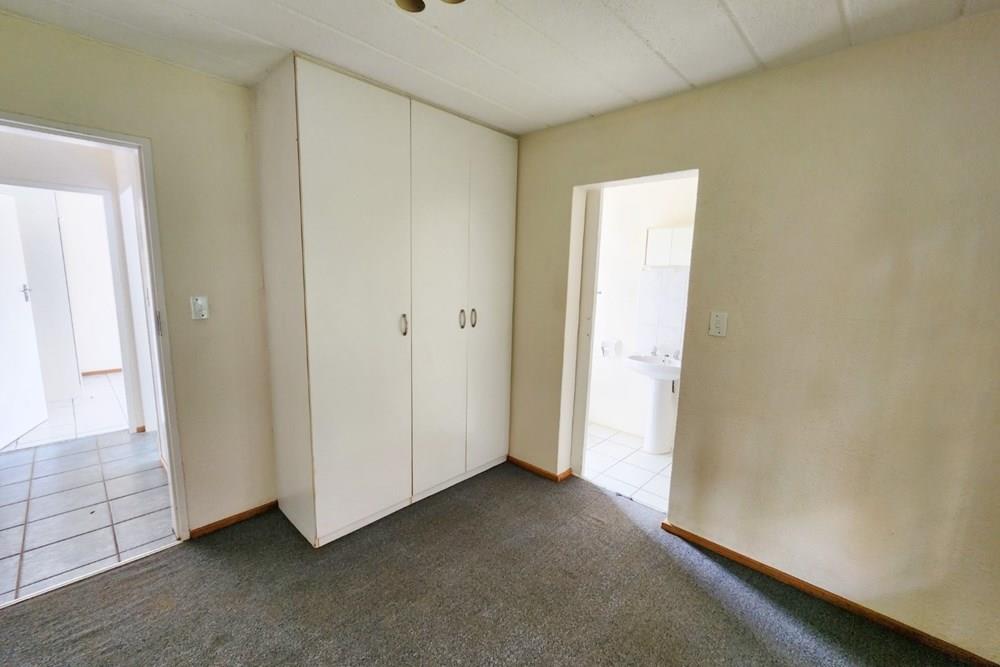 Doublestory 2 bedroom townhouse for sale in Allens Nek