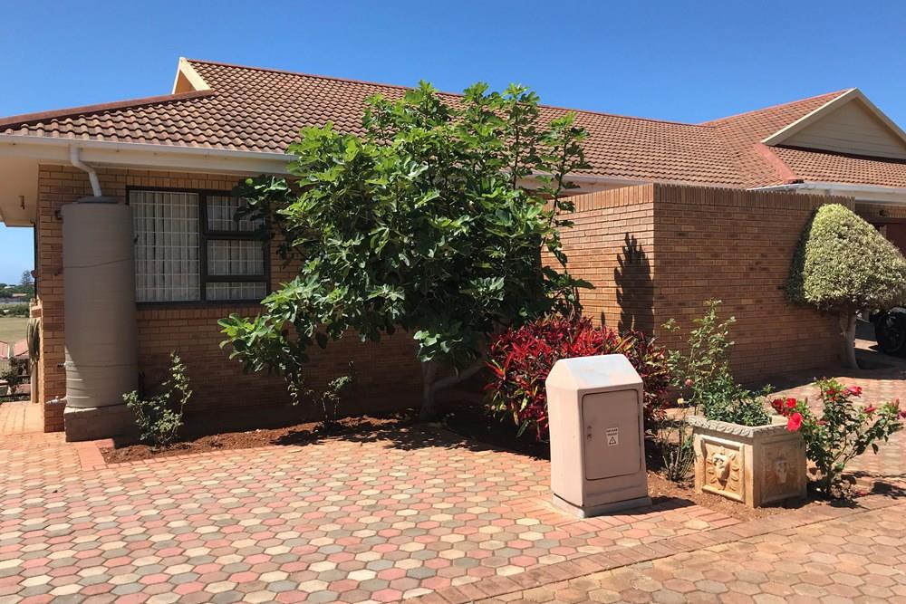 retirement-oasis-stunning-townhouse-with-separate-apartment-in-hartenbos