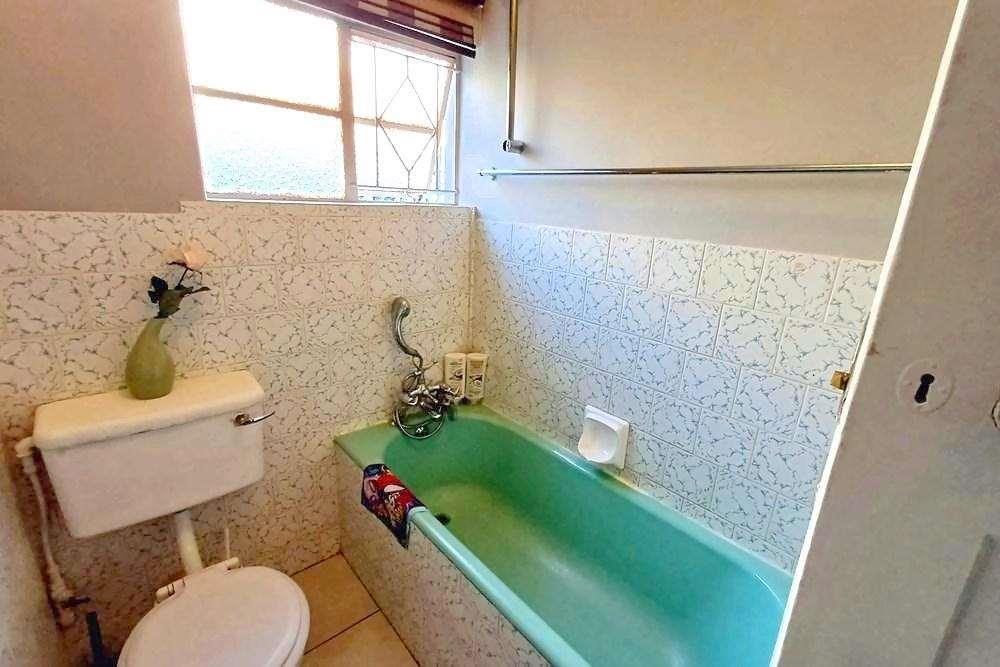 Charming 3 Bed Home with Single Garage For Sale in Krugersdorp North