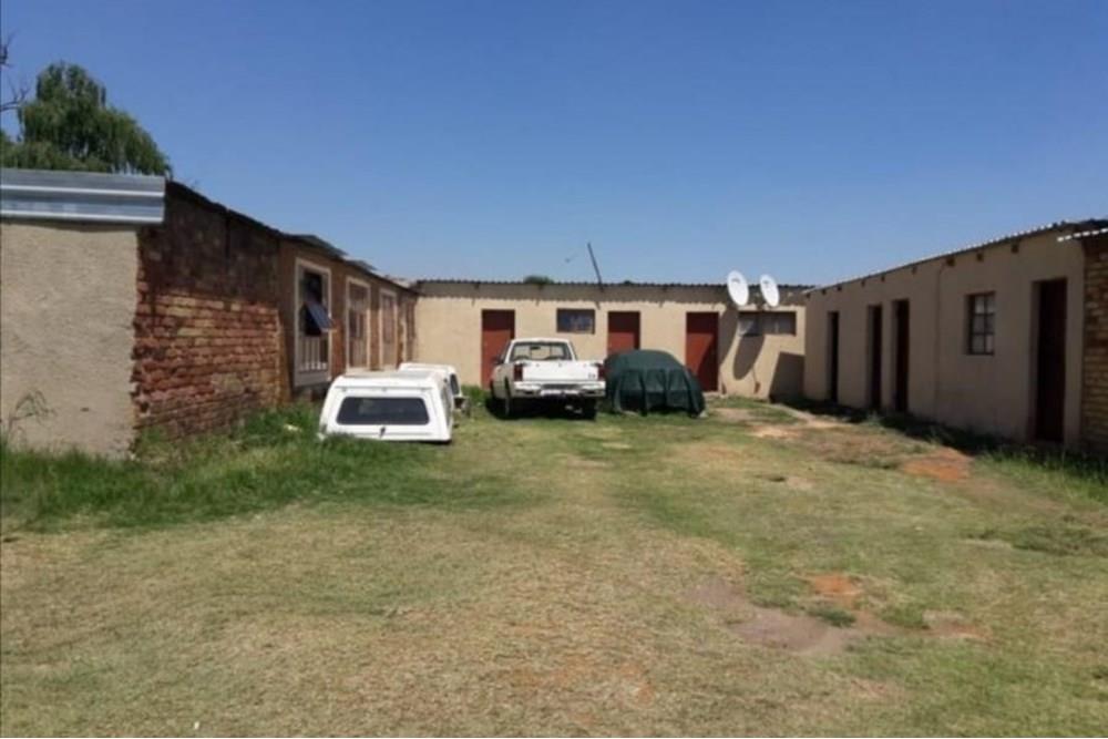 Small Holding Farm/Plot in Vischkuil